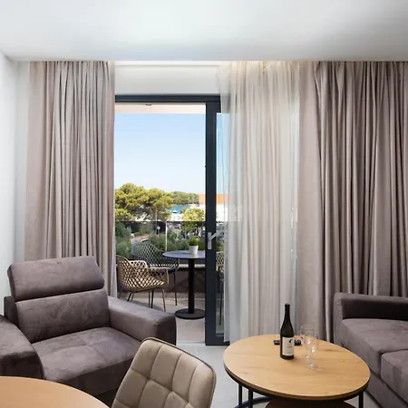 A'more Bijeca - App B5 - Mpolo Medulin